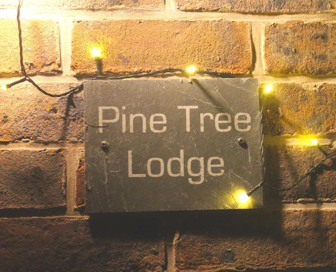 Pine Tree Lodge, Бриджнорт Екстериор снимка